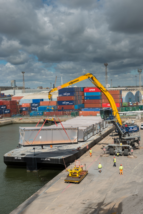 Tilbury Thames Tideway office pontoon move 1