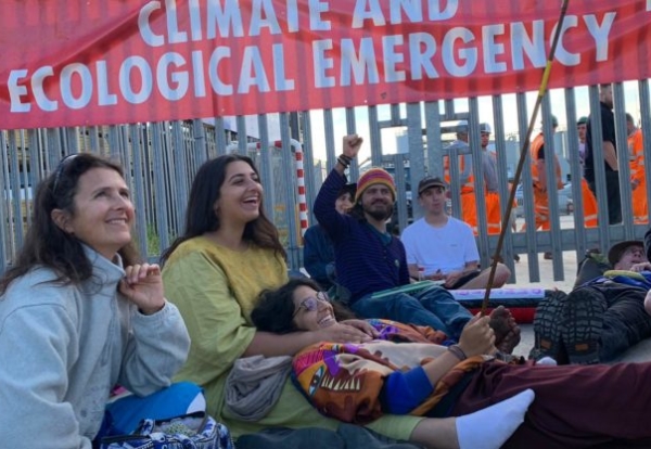 Activists block United Kingdom roads in new climate-change protests