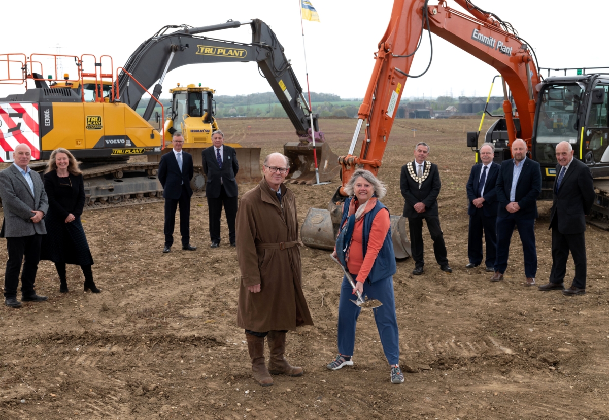 Cllr Suzie Morley (leader, Mid Suffolk District Council) was joined by Gateway 14 chair Sir Christopher Haworth and; Behind: partners from Jaynic, Freeport East, Jackson Civil Engineering Ltd, Stowmarket Town Council and Mid Suffolk District Council to mark the official ground breaking at Gateway 14 near Stowmarket