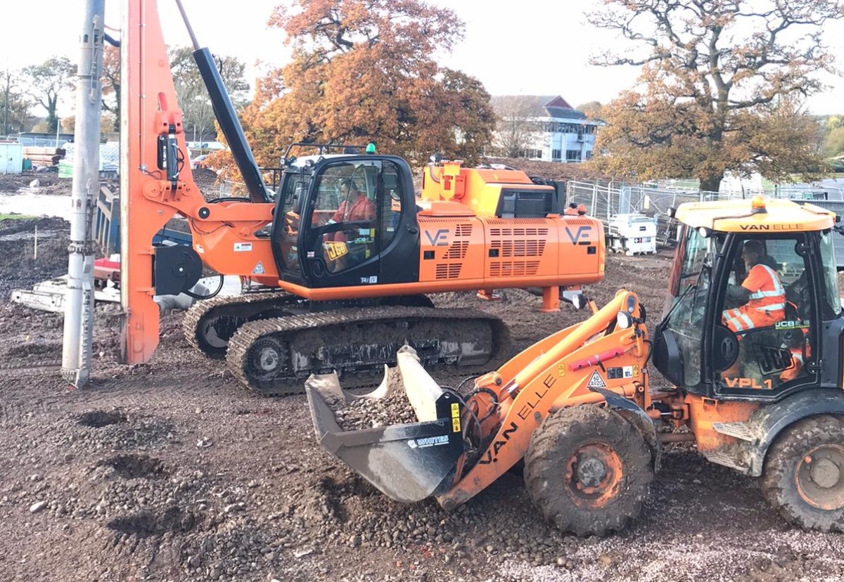 Van Elle vibro piling plant