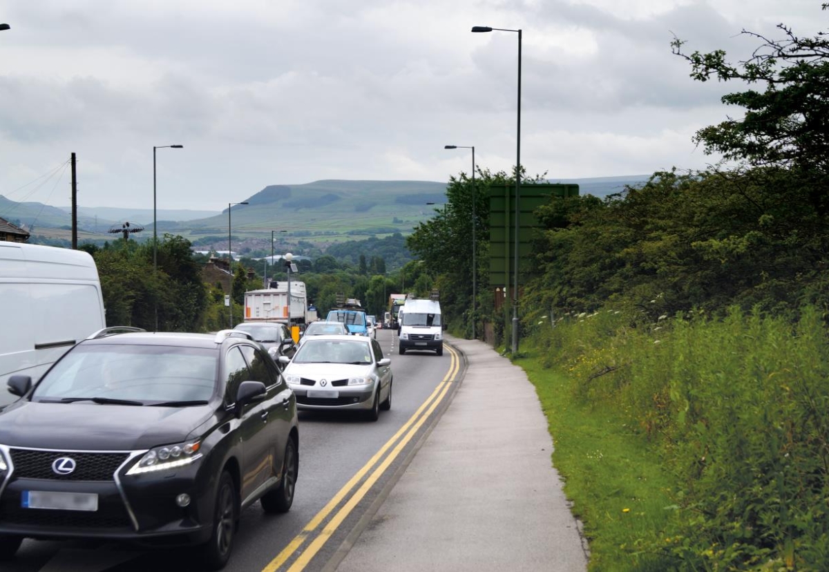 Around 25,000 vehicles currently travel along the A57 through Mottram every day, including over 2,000 HGVs 