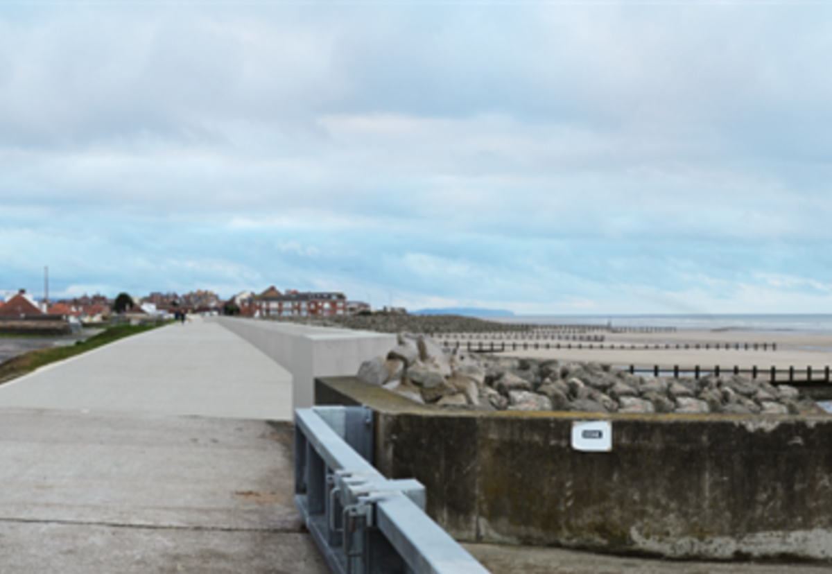 Sea wall will be strenthened and raised over 400m stretch of coast