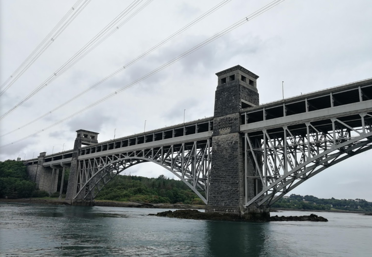 New road bridge will be built to the west of the Britannia Bridge