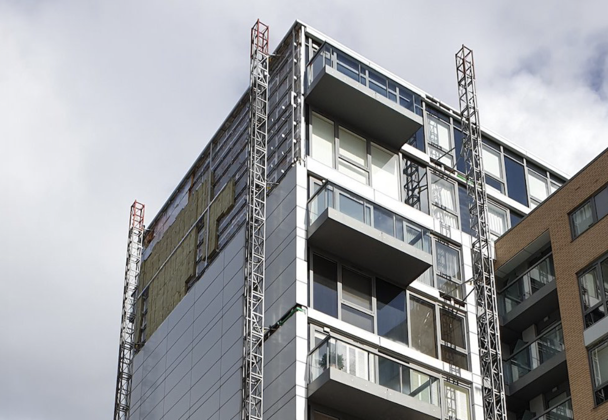 Recladding work halted at Greenwich riverside development