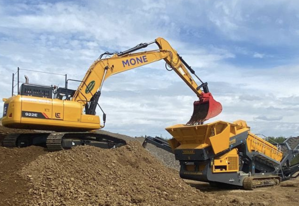 Leeds-based Mone Brothers take first excavators under new European Plant dealership 