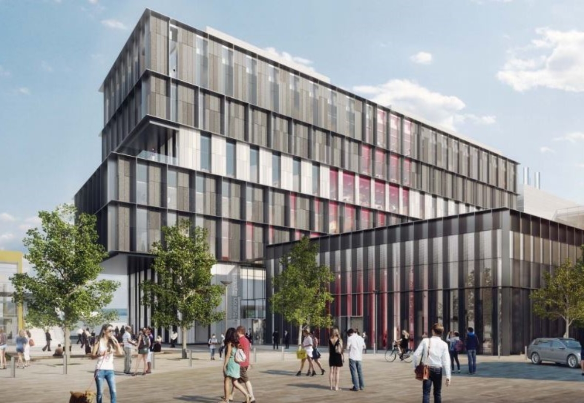  Looking west across Exchange Square towards Innovation Centre’s main entrance